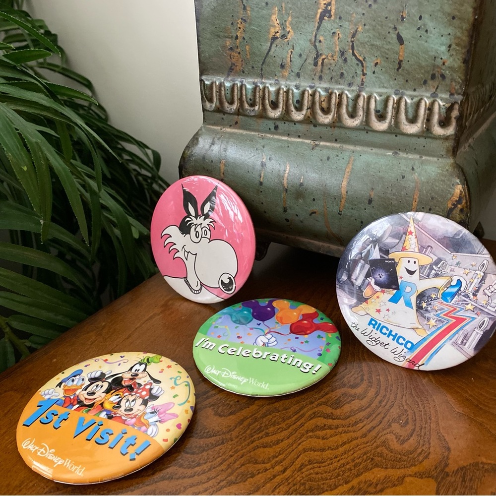 WALT DISNEY WORLD And More Souvenir Button Pins Lot of 4